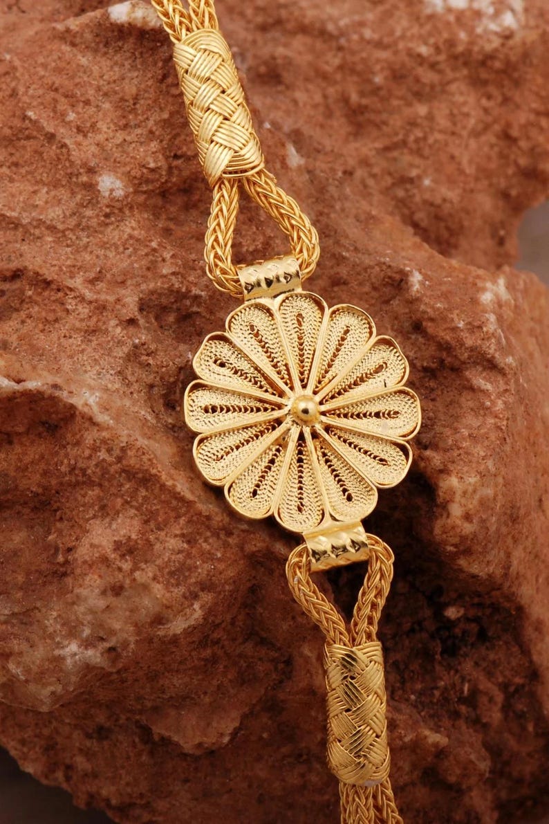 Close-up elegant gold-plated silver necklace featuring Turkish craftsmanship