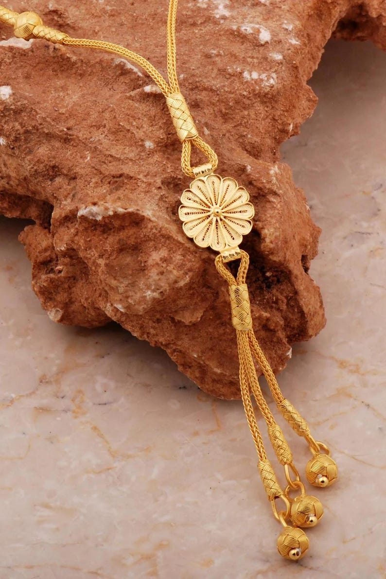 Gold-plated silver necklace with intricate Telkari daisy pendant