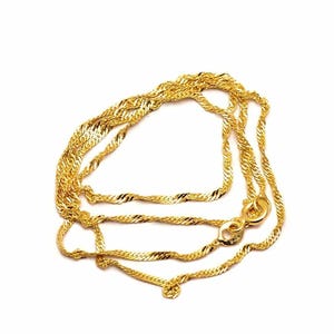 A simple and elegant 45 cm gold-plated 925 sterling silver chain necklace with a smooth golden polish.