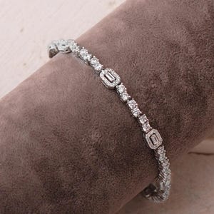 Handmade Zigzag Riverstone Silver Bracelet with Baguette Zirconia: Rhodium‑Plated 18 cm afbeelding 1