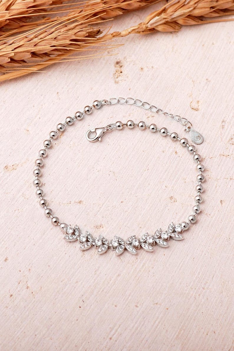 A rhodium‑plated 925 sterling silver bracelet with a wheat motif and sparkling clear zircon stones, measuring approximately 18 cm in length.