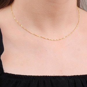 A simple and elegant 45 cm gold-plated 925 sterling silver chain necklace with a smooth golden polish.