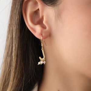 Pendientes de perlas con letras, pendientes con iniciales, collar de perlas de agua dulce auténticas, regalo para ella, recreación histórica, regalo para el día de la madre