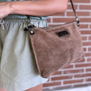 Leren schoudertas voor dames | Minimalistische leren tas | Suède crossbodytas | Kwaliteit suède tas | Zachte leren tas