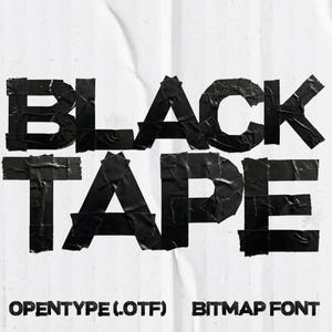 Pode incluir: Design da fonte Black Tape em um fundo branco texturizado. As palavras "BLACK TAPE" são criadas com fita adesiva preta, com os detalhes do estilo e design da fonte abaixo do texto. A fonte é uma fonte bitmap OpenType (.OTF).