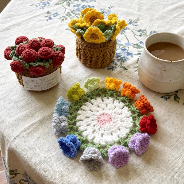 Handgjorda virkade blomunderlägg med vagn, korghållare, blomset, solros, liljekonvalj, ros, heminredning, present, värmekopp, mugg