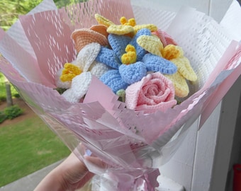 Bouquet de fleurs au crochet fait main, produit fini, rose, lys, tulipe pour anniversaire, anniversaire, remise des diplômes, cadeau de laine tricoté pour la fête des mères