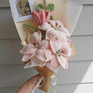 Buquê de flores de crochê feito à mão, produto finalizado, rosa, lírio para aniversário, namorada, dia das mães, presente de amor eterno para mãe