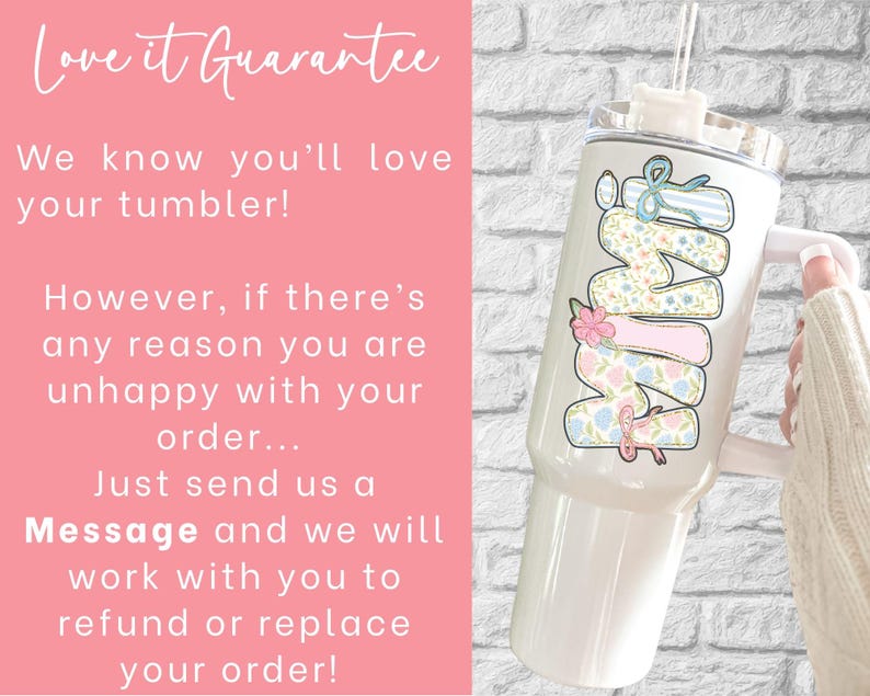 Puede incluir: Un vaso blanco con asa y pajita, con la palabra "MAMA" en un dise&ntilde;o floral y pastel. El vaso tiene el texto "Love it Guarantee" y otro texto sobre un fondo rosa.