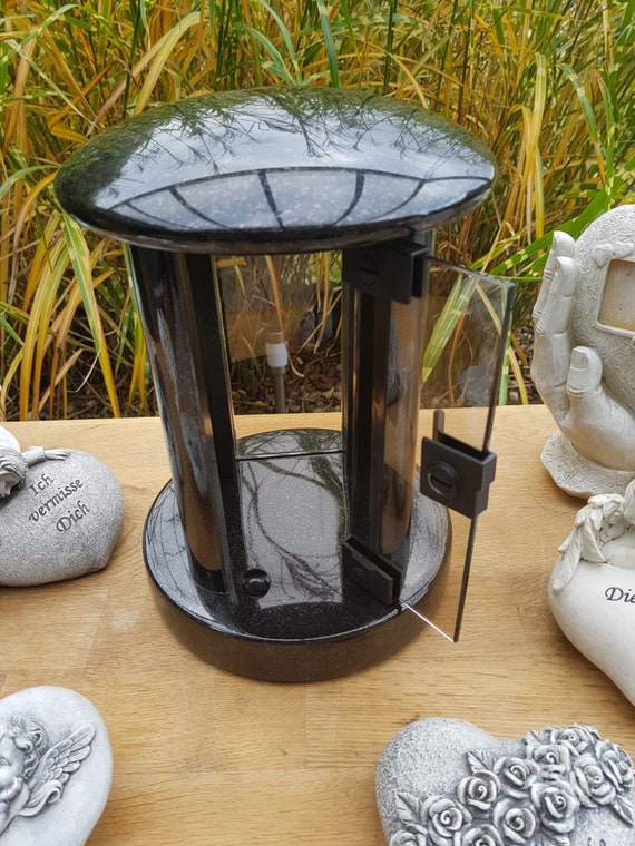 Grablampe Aus Granit Schwedisch Black – Modern, Eckig, Mit Seitlicher Tür & Angeschliffenem Glas