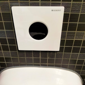 Geberit urinoirbediening met elektronische spoelbediening, batterijvoeding, afdekplaat type 01