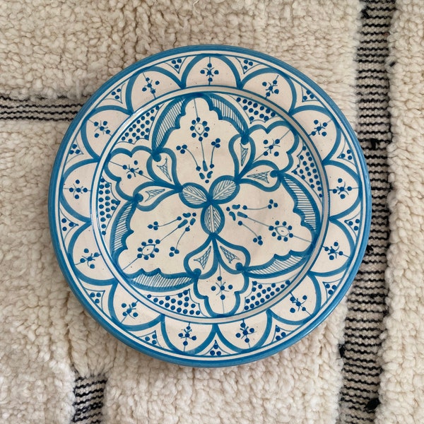 assiette en céramique fait main au Maroc  largeur 27 cm hauteur 4 cm