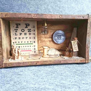 Nostalgische Assemblage "Wunderkammer des Okulisten" | Vintage Roombox | Kuriositätenkabinett in alter Ziegelform