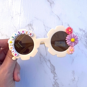 Big sister sunglasses, gift for big sister, baby announcement, Custom name sunglasses, Daisy sunglasses, toddler gift, baby shower present