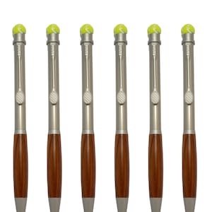 Set di penne a sfera sportive da tennis, clip tridimensionale, realizzate a mano in ottone massiccio, finitura in nichel satinato con statuetta da tennis, confezione in tubo.