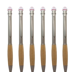 Set di penne a sfera sportive da baseball, clip tridimensionale, realizzate a mano in ottone massiccio, finitura nichel satinato, statuetta da baseball, confezione in tubo.