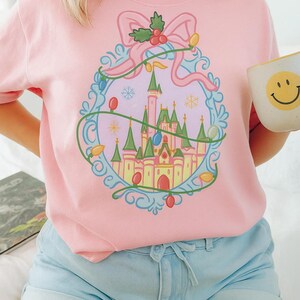 Maglietta con fiocco retrò Coquette Disneyland e decorazioni natalizie, t-shirt per neonati Tower Disneyland, viaggio per bambine al Magic Kingdom Disney