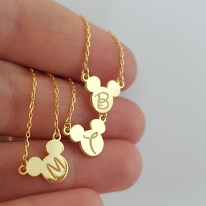 Collier lettre minuscule, collier lettre initiale, petite tête de souris personnalisée avec police de caractères Disney, collier lettre de famille en or