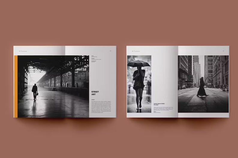 Pode incluir: Uma p&aacute;gina dupla de revista em preto e branco com duas imagens de pessoas caminhando pela cidade. A primeira imagem mostra uma pessoa caminhando sob uma estrutura de metal. A segunda imagem mostra uma pessoa caminhando com um guarda-chuva sob a chuva.