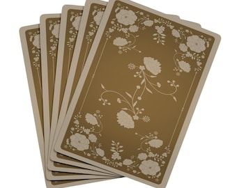 Baralho de pôquer vintage com verso floral | Design ornamentado de Ás de Espadas