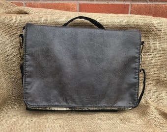 Safari Messenger Bag / Crossbody Bag in Charcoal Grey