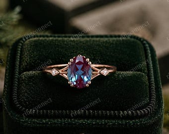 Anillo de compromiso ovalado vintage de alejandrita de 14k con engaste de garras, anillo de promesa de aniversario con diamantes