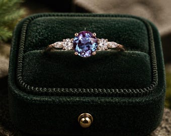Anillo de compromiso de alejandrita: anillo de compromiso para ella / Minimalista, delicado, propuesta, piedra natal de junio