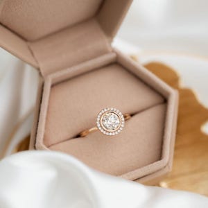 Round Moissanite Engagement Ring Vintage Bridal Jewelry with Wedding Band - Rose Gold, Sterling Silver - Unique Gift