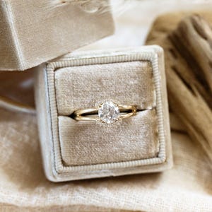 Round Moissanite Engagement Ring Vintage Bridal Jewelry with Wedding Band - Rose Gold, Sterling Silver - Unique Gift