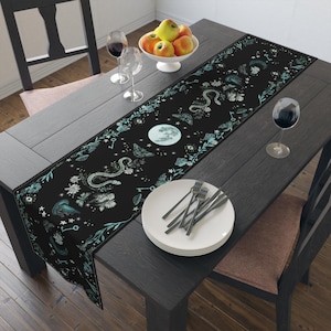 Camino de mesa de Halloween con temática cottagecore oscura, decoración de jardín de brujas, Dark Academia