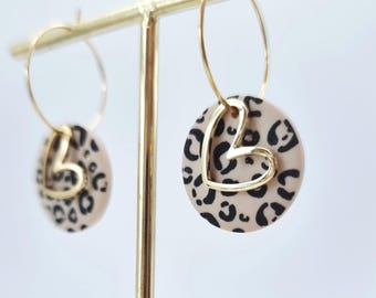 Creolen mit Leo-Herz-Anhänger, handgemachte Ohrringe mit Leopardenmuster