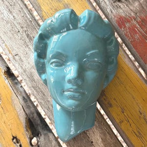 FRANKOMA Phoebe Vase Turquoise Ceramic Wall Pocket Art Deco decor lady head