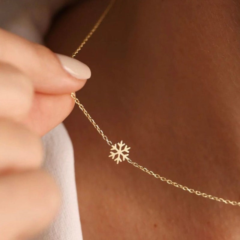 Snowflake Shaped Projection Necklace Photo Charming Jewelry Memorial Gifts