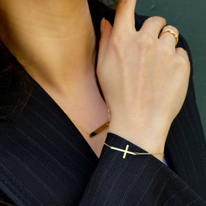 Pulsera de cruz de oro de 14 quilates - Joyería delicada con cruz - Pulsera religiosa - Pulsera con cruz para mujer, regalos cristianos para mujer