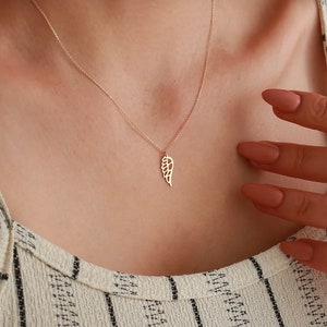14 Karat Gold Flügel Halskette | Engel geflügelte Frauen Anhänger Halskette | 14K Echtgold himmlischer Schmuck | Erinnerungsgeschenk an ihn,