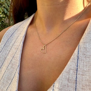 Colar de coração de ouro maciço 14k / Pingente de coração de ouro / Pingente de coração / Presente exclusivo / Presente de madrinha / Presente para ela / Lembrança de Natal