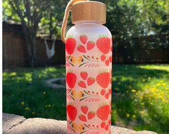 20oz Strawberry Frosted Glass Water Bottle w/ Bamboo Lid and Carrying Rope, Bottle with Strawberry Pattern, Fruit Pattern Bottle, Cute Gift