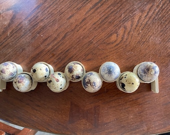 Incubator rail for jumbo quail eggs