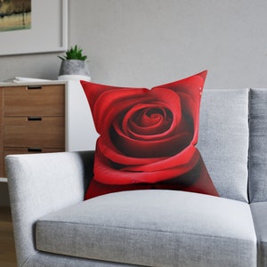 beauté dans le coussin décoratif en faux suède rouge Design floral élégant et captivant audacieux Décor de canapé confortable et pratique image 2
