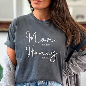 Custom Honey shirt, Custom Colors T-shirt for Grandmother Mom gift, Personalized Pregnancy reveal Grandma Holiday new Grandma established