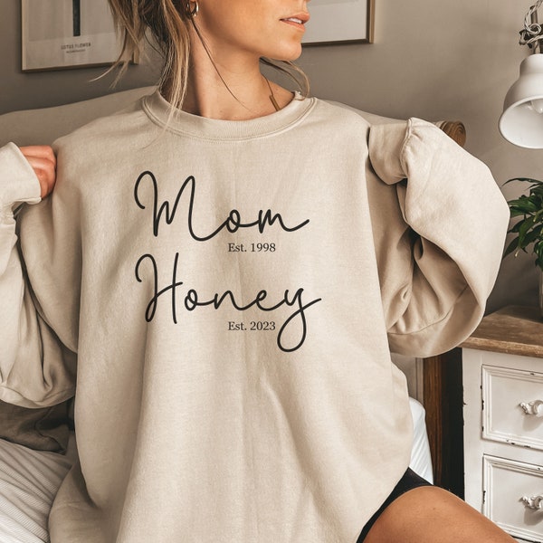 Custom Honey Sweatshirt, Sweater for Grandmother Mom gift, Personalized shirt, Pregnancy reveal Grandma Holiday new Grandma established