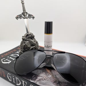Aceite aromático personal inspirado en The Locked Tomb de Gideon Nav, bola de rodillo de color ámbar de 10 ml