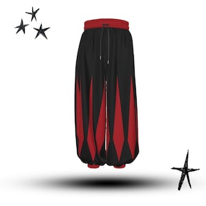 Könnte beinhalten: Schwarze Haremshose mit roten rautenförmigen Akzenten und rotem Bund mit Kordelzug. Die Hose hat eine lockere Passform und ist für Freizeitkleidung geeignet. Das Design ist auffällig und einzigartig.