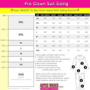 Op de afbeelding: Een maattabel voor clownspakken genaamd Pro Clown Suit Sizing, met hoogtes van 5'5" tot 6'3" en een tabel met afmetingen voor de maten XXS tot 3XL. De afbeelding bevat een diagram van een clownspak met genummerde meetpunten en de tekst Abyss Wares.