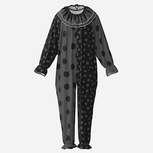 Könnte beinhalten: Ein langärmeliger Jumpsuit mit geteiltem Design, bei dem eine dunkelgraue Seite mit großen schwarzen Punkten und eine schwarze Seite mit kleineren dunkelgrauen Punkten versehen ist. Das Kleidungsstück hat einen Rüschenkragen sowie Rüschen an Ärmeln und Beinen.