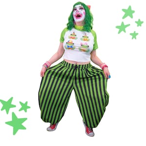 Green Frog Stripe Clown Pants, Clowncore Green and Black Striped Balloon Pantaloon Baggy Nonbinary Sweatpants