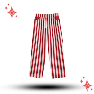 Puede incluir: Pantalones de pernera ancha con rayas verticales rojas y blancas. Los pantalones tienen cintura con cordón y dos bolsillos. El llamativo estampado de rayas es un diseño llamativo. La tela parece ligera.