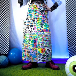 Glitch Eye Maxi Rock, Weirdcore Rainbowcore Jeansrock mit Taschen