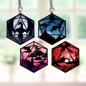 Dragons D20 dés attrape-soleil Bundle SVG, fichiers découpés au laser Glowforge, suspension pour rétroviseur breloque pour voiture, ornement acrylique pour vitrail