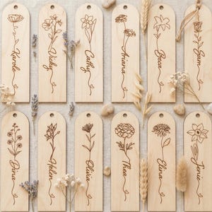 Marcapáginas SVG con nombre y flor del mes de nacimiento, archivo de corte láser Glowforge Cricut, nombre personalizado, regalo para amantes de los libros (descarga digital).